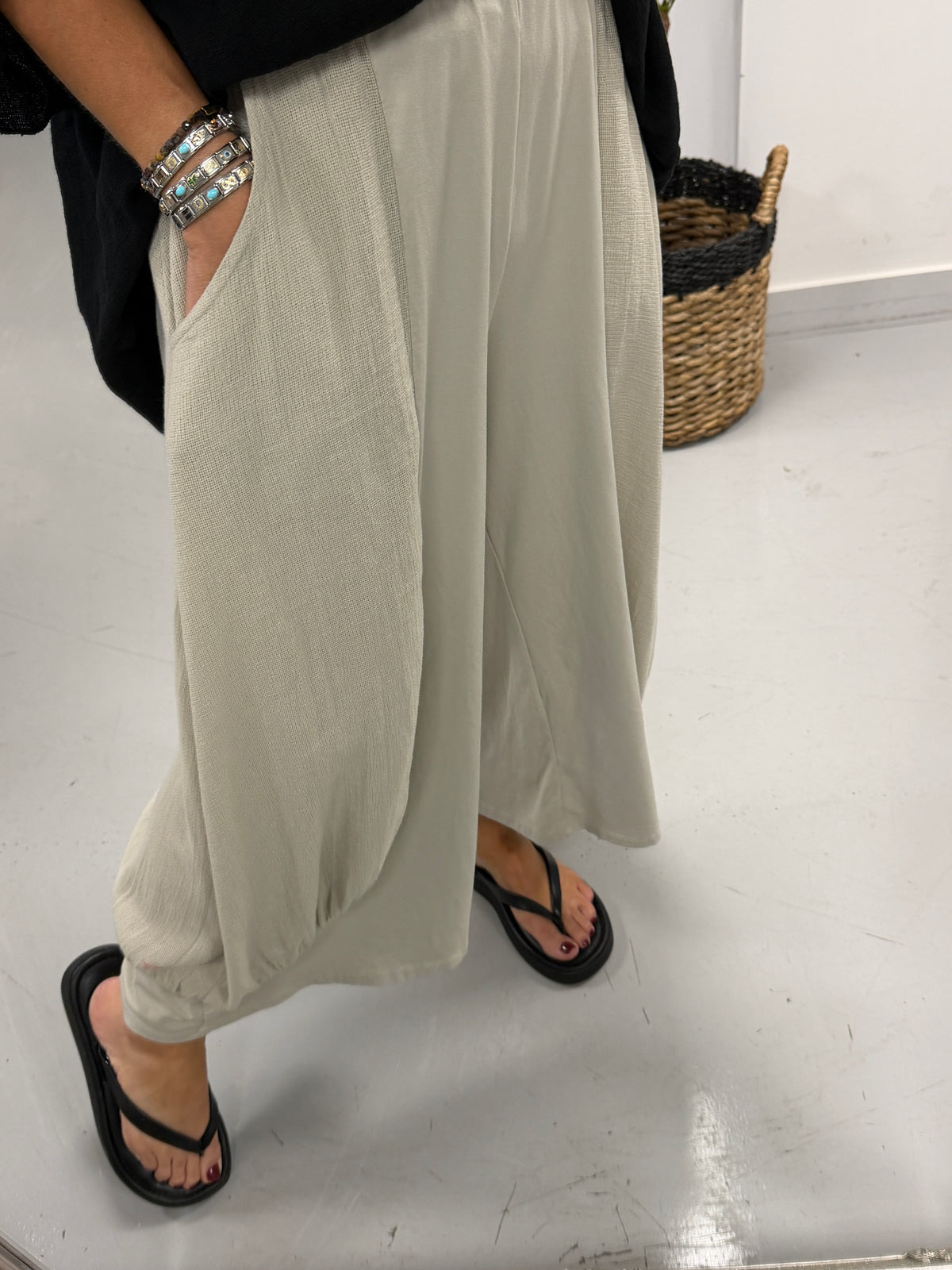 Sahara Cropped Pants - Cream
