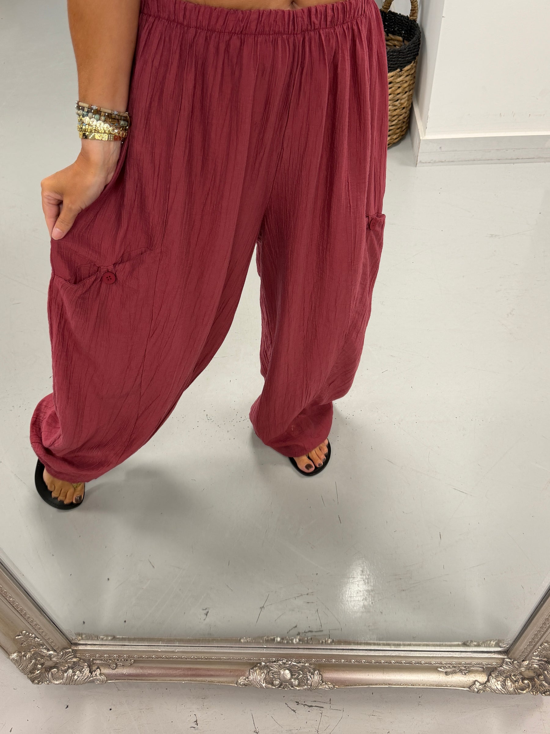 The Crinkle Button Barrel Trousers - Wine