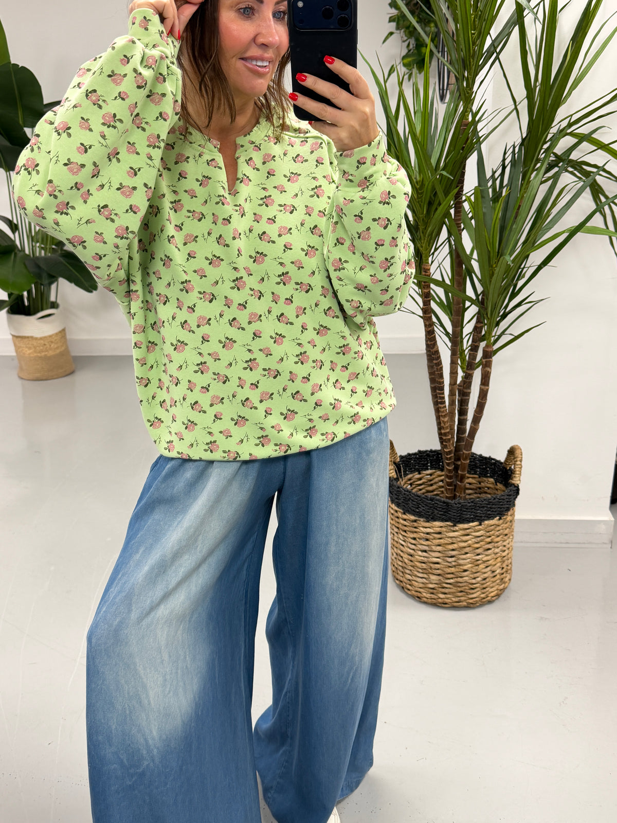 The Vintage Ditsy V Neck - Apple (Special Buy - No Blue Light)