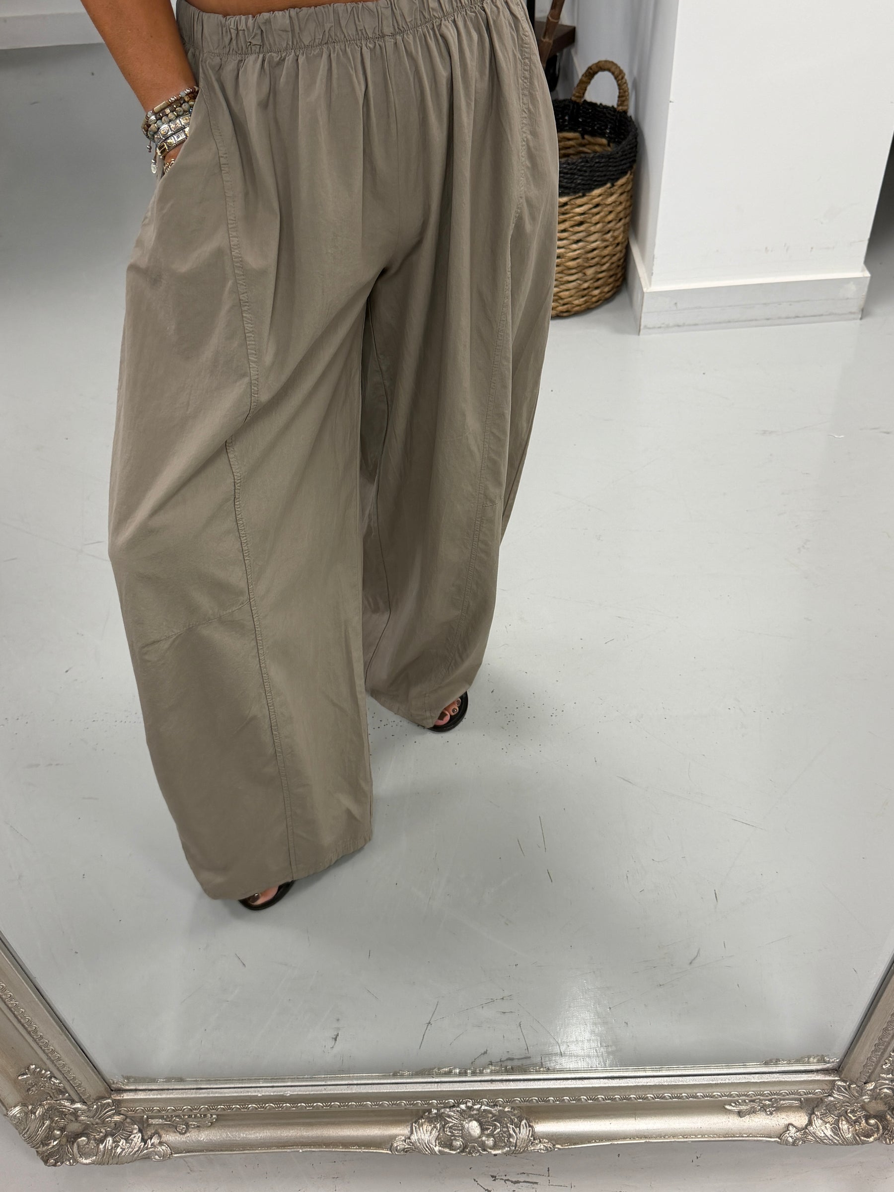 The LuLu Barrel Trouser - Pebble