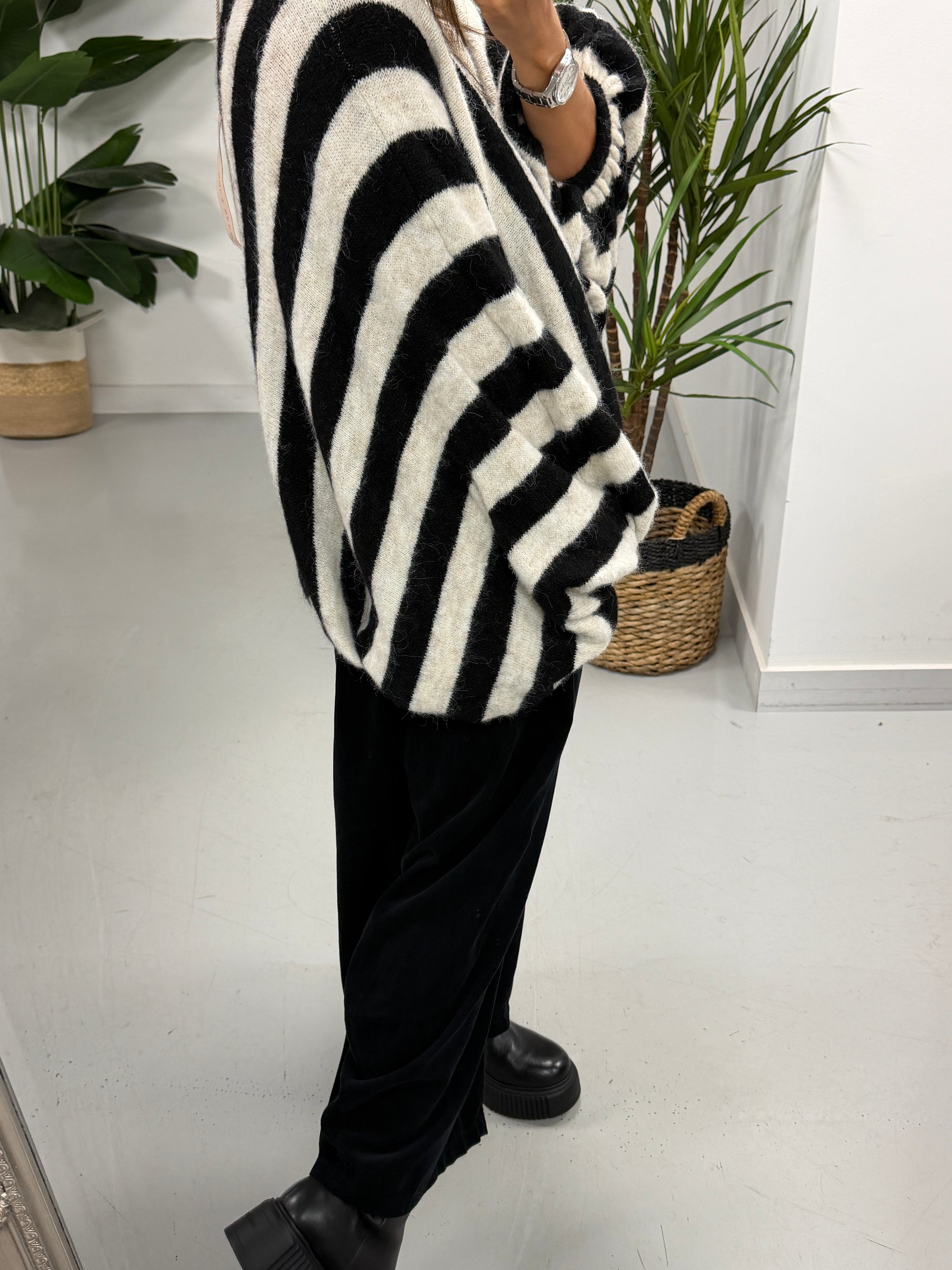 Zeta Otto Stripe Chunky Sleeve Knit - Black (Size 10-18)