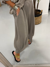Sahara Cropped Pants - Taupe