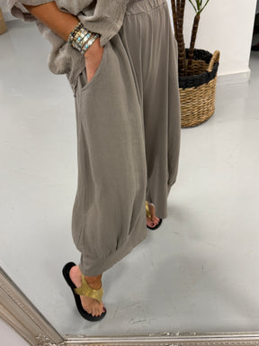 Sahara Cropped Pants - Taupe