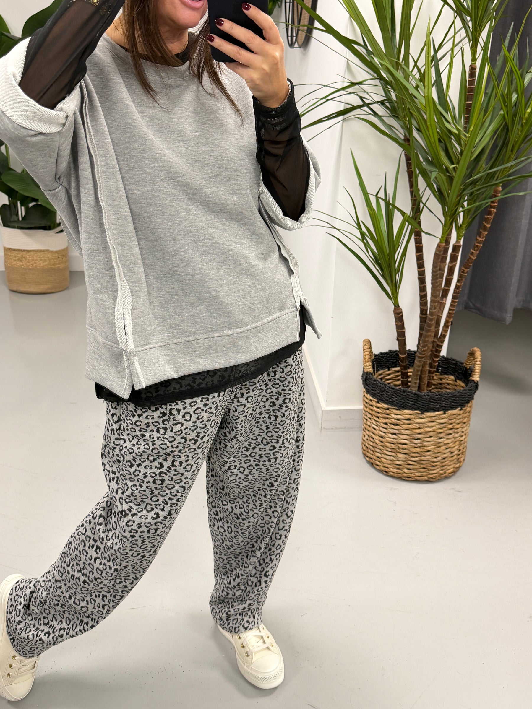 The Deluxe Weekend Crop Sleeve Sweat - Grey