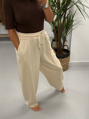 Tapered Leg Seam Jogger (plus) - Cream