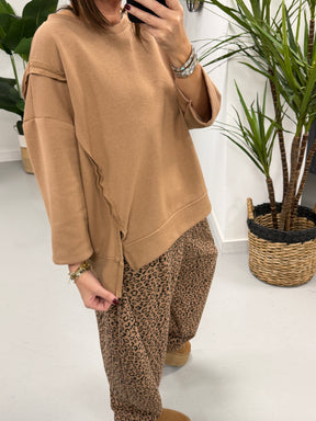 The Deluxe Weekend Crop Sleeve Sweat - Camel