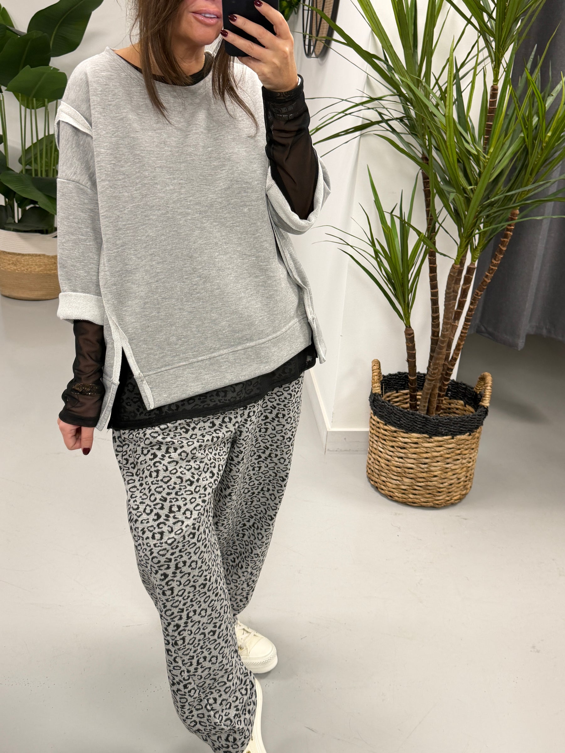 The Deluxe Weekend Crop Sleeve Sweat - Grey