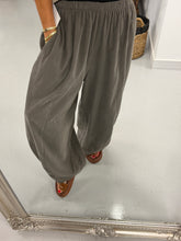 The Barrel Needlecord Joggers - Mocha