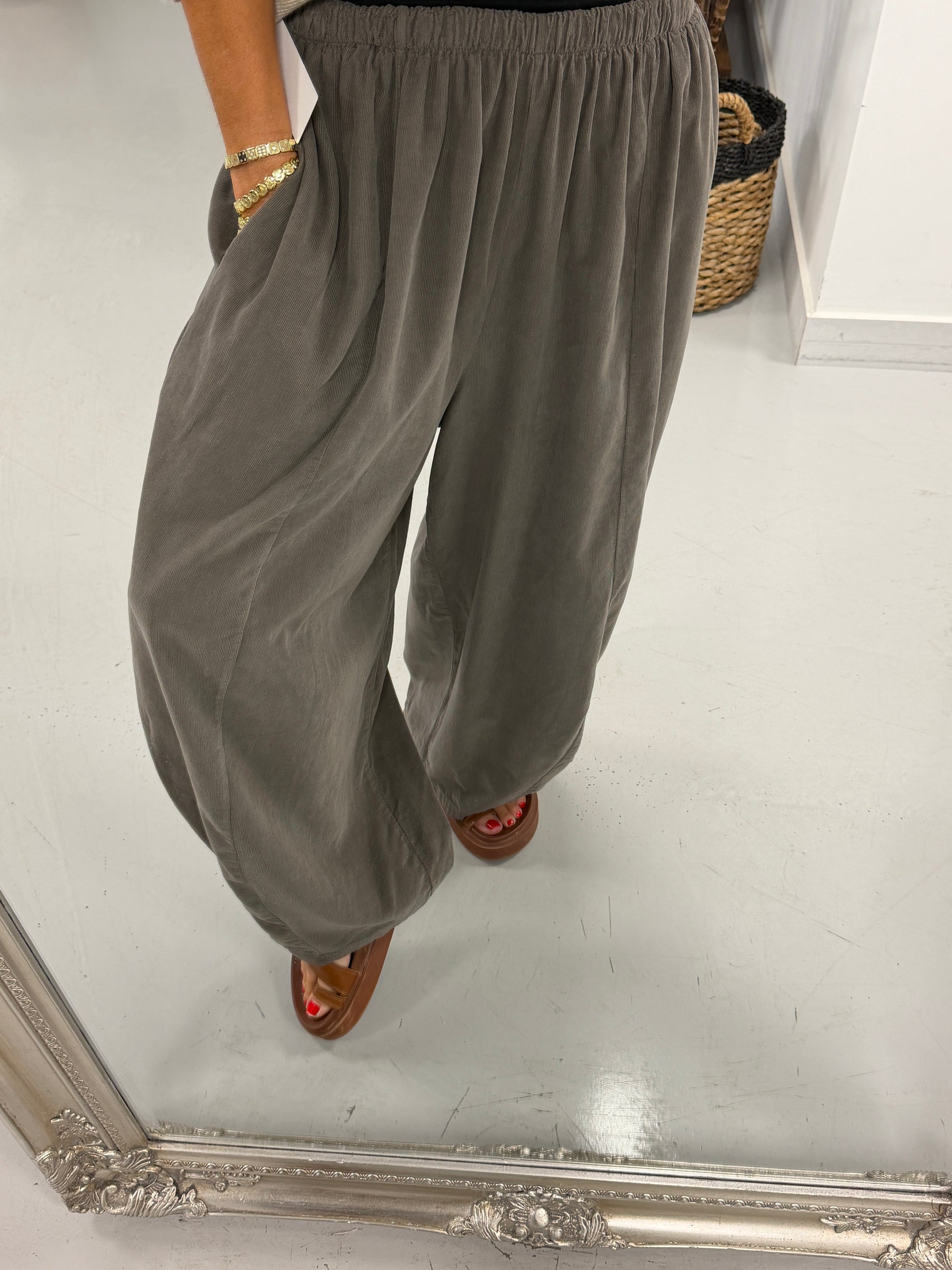 The Barrel Needlecord Joggers - Mocha