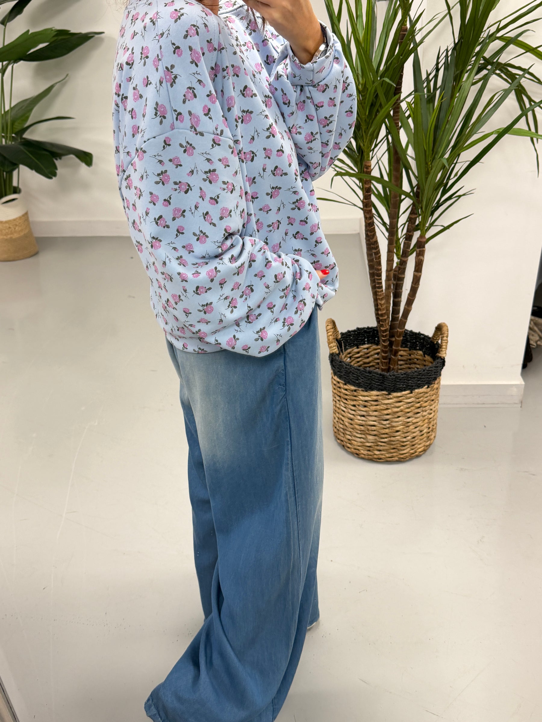 The Vintage Ditsy V Neck - Blue (Special Buy - No Blue Light)