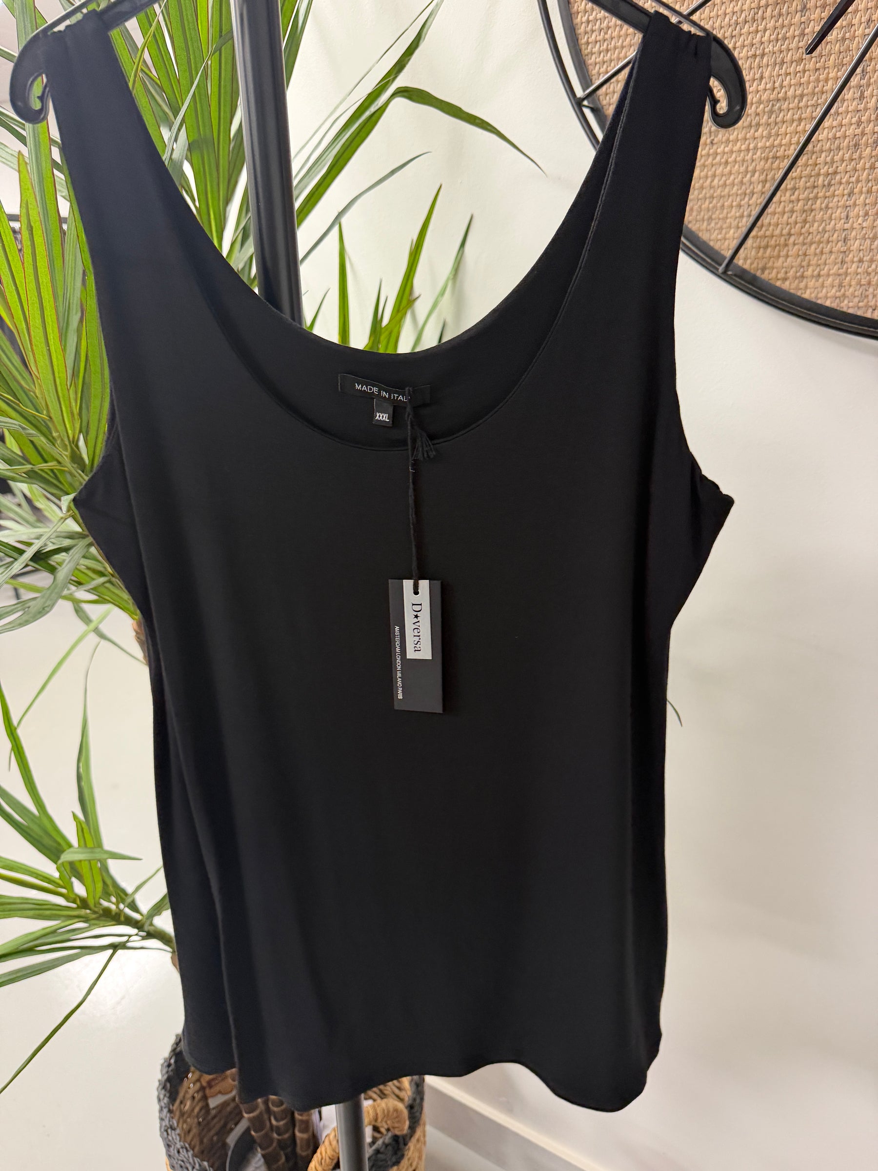 Basic Vest - Black Plus