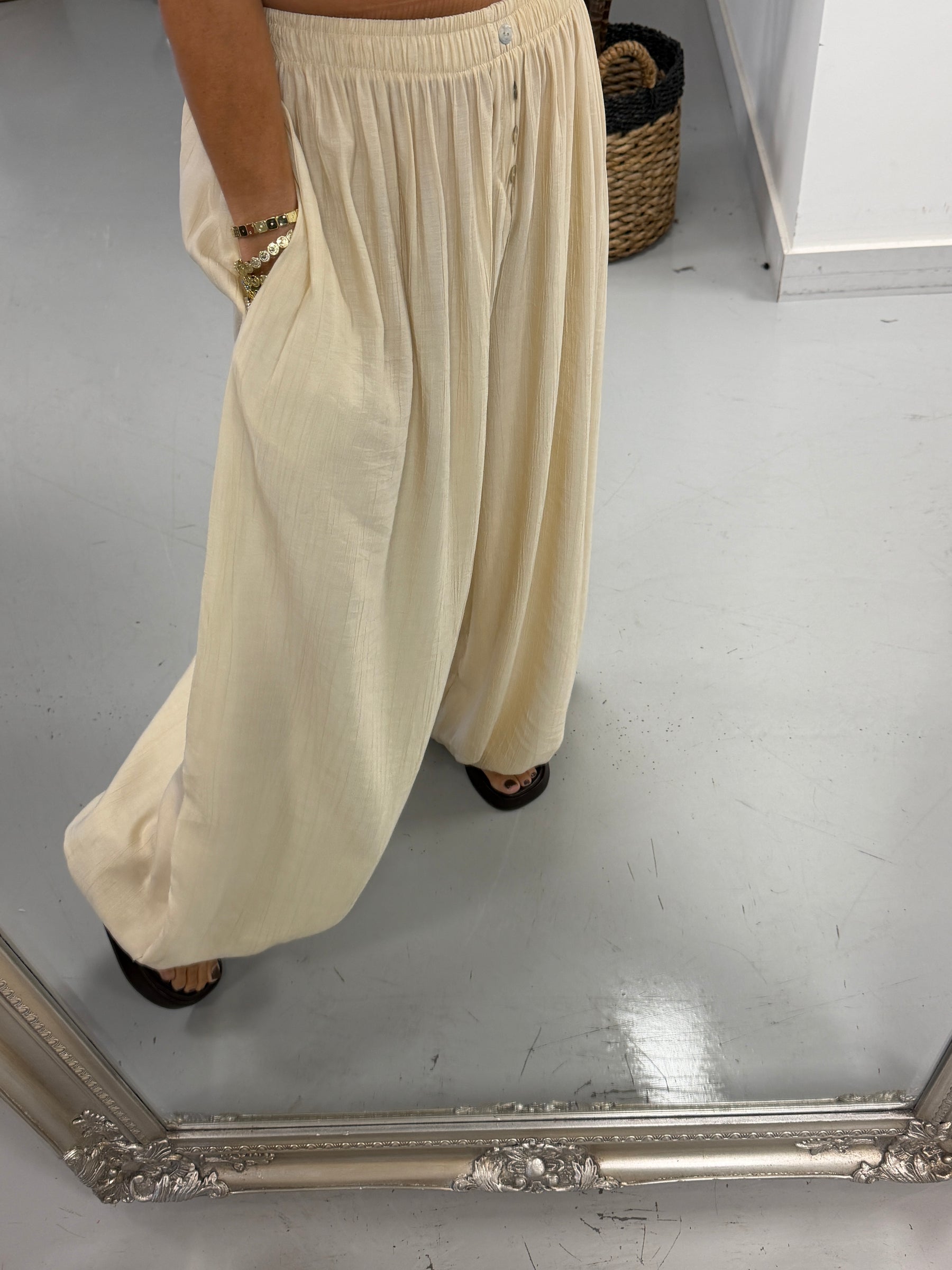 Button Crinkle Balloon Trousers - Buttercream