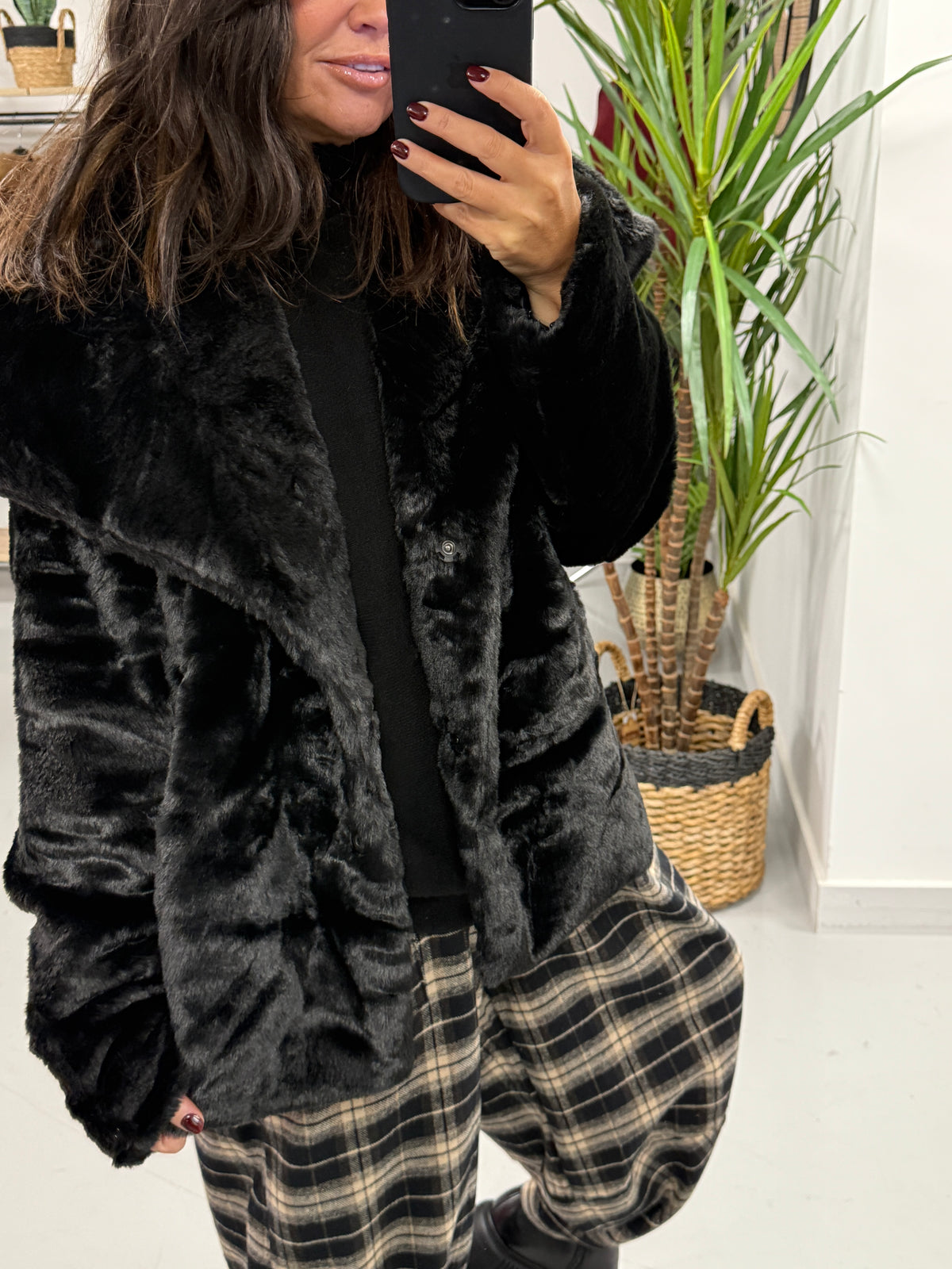The Safron Faux Fur Coat - Black