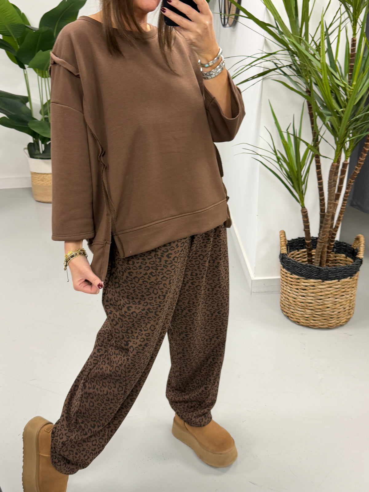 The Deluxe Weekend Crop Sleeve Sweat - Chocolate