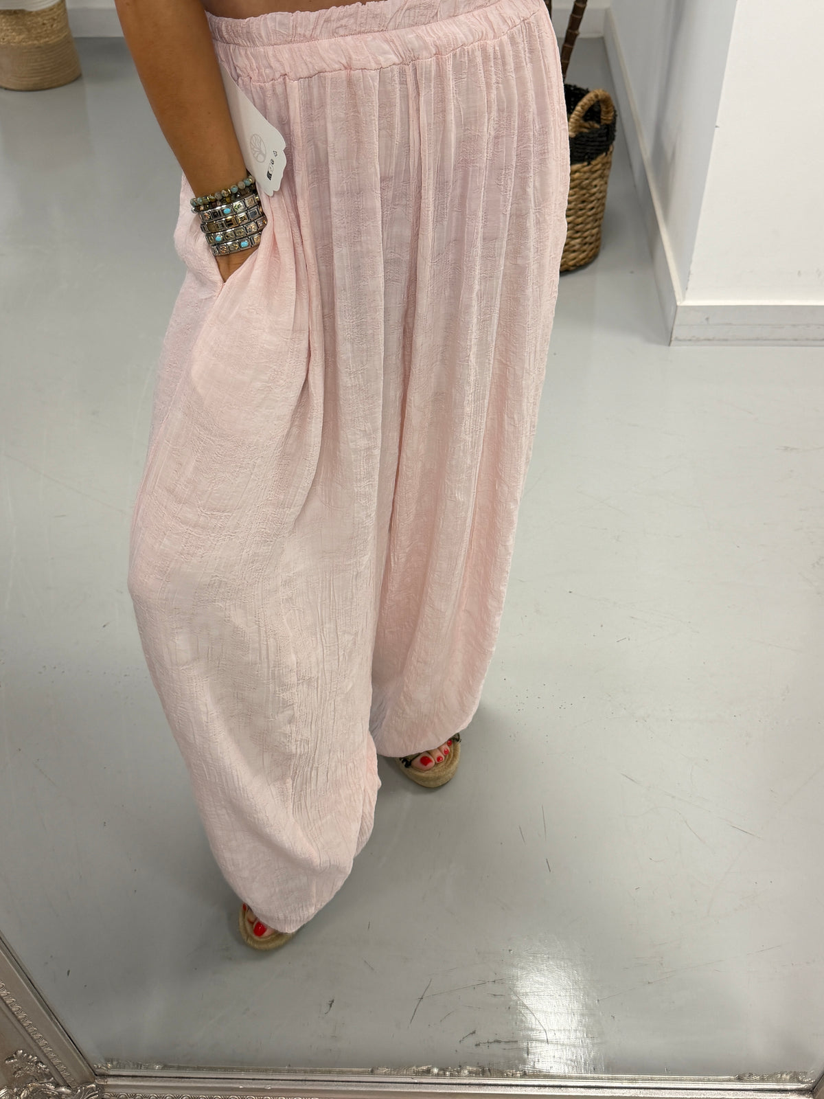 The Aspen Textured Barrel Trousers - Pink