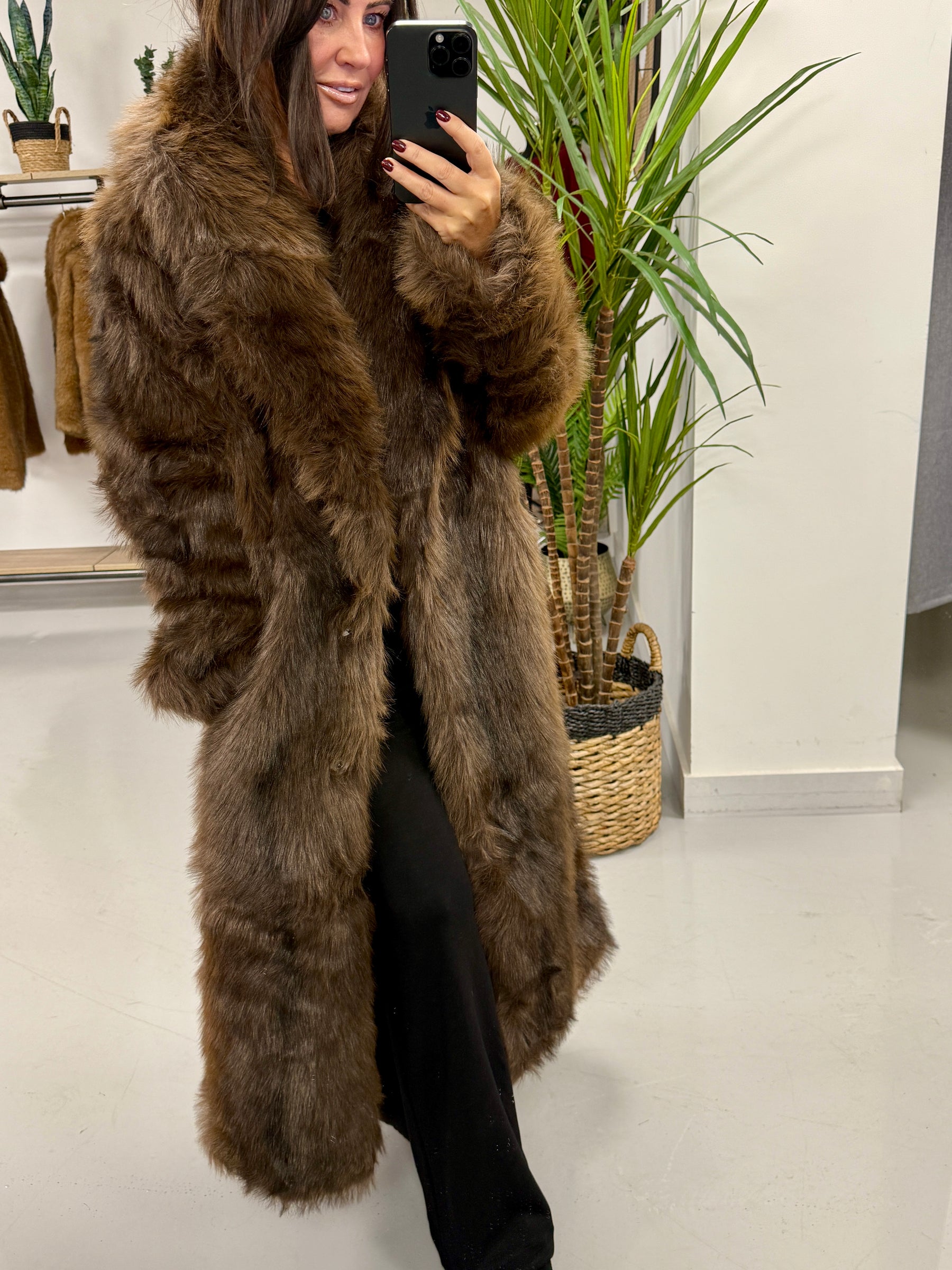 The St Moritz Longline Faux Fur Coat - Chocolate (fitting size 16-20)
