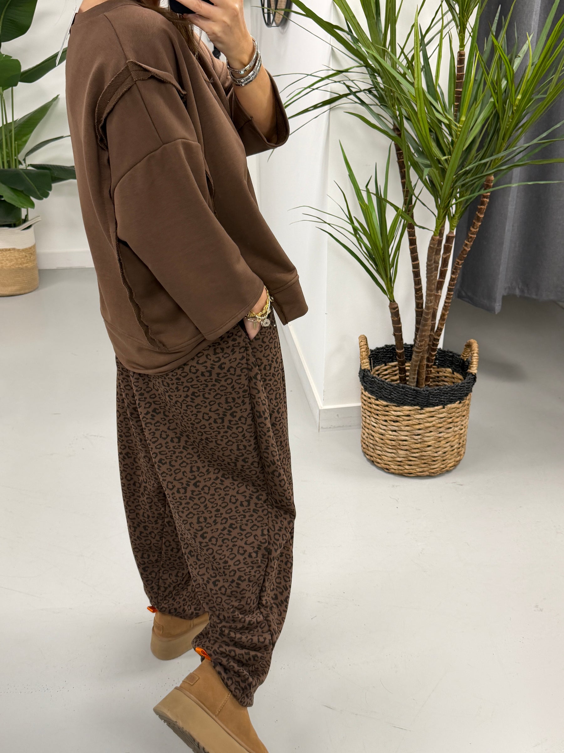 The Deluxe Weekend Crop Sleeve Sweat - Chocolate