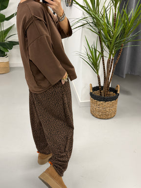 The Deluxe Weekend Crop Sleeve Sweat - Chocolate