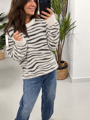 Super Soft Zebra Knit - White