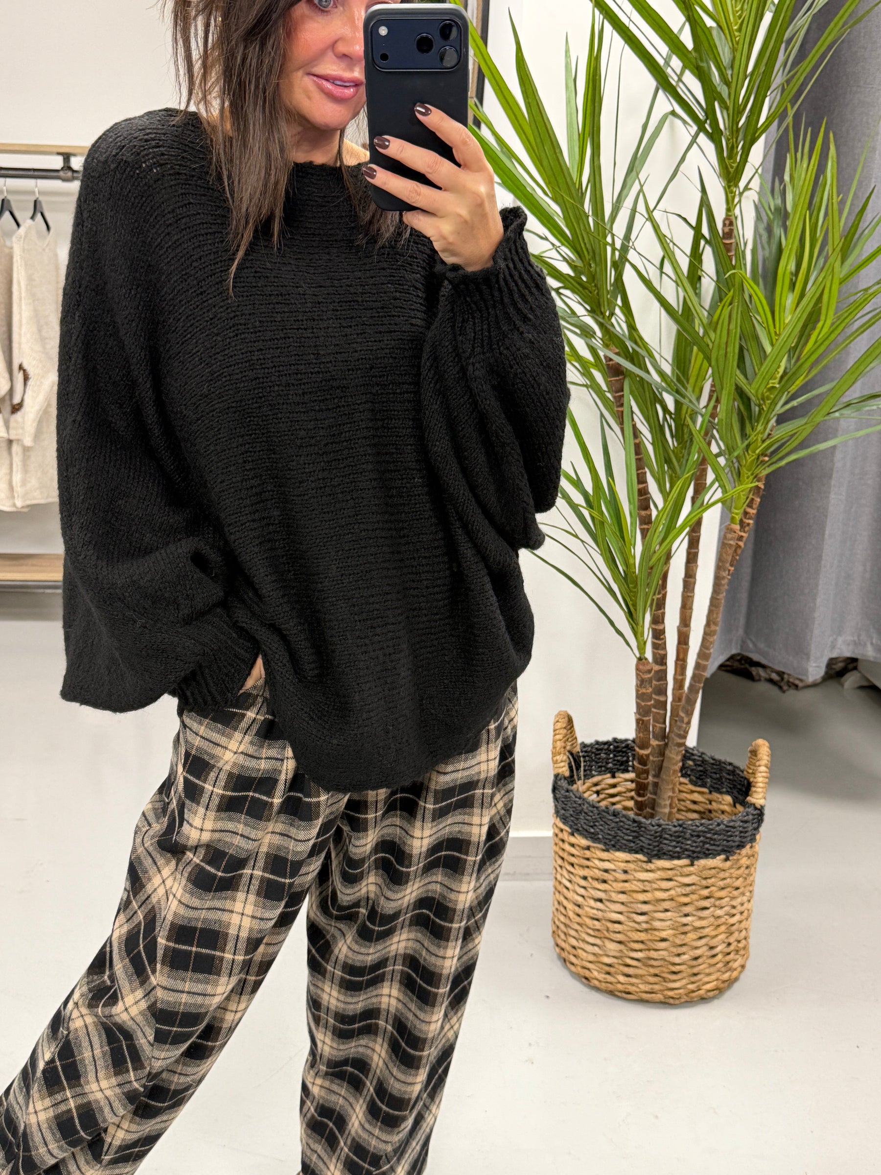 The Button Bow Cosy Knit - Black