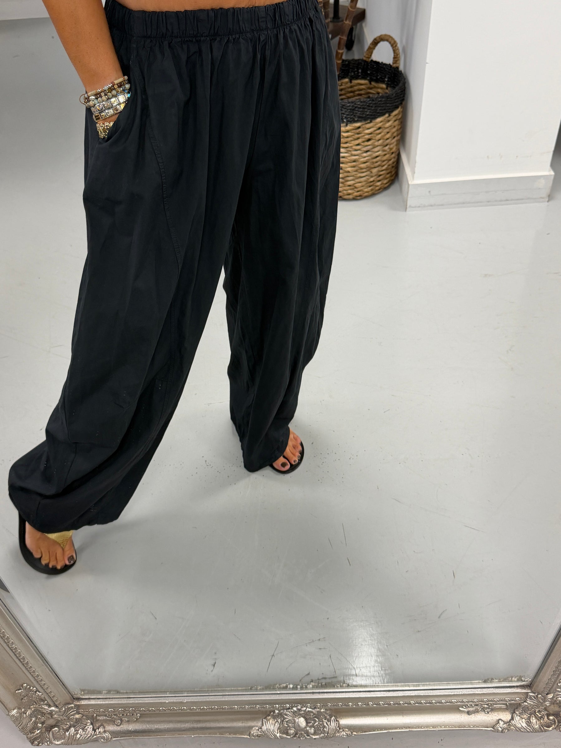 The LuLu Barrel Trouser - Black