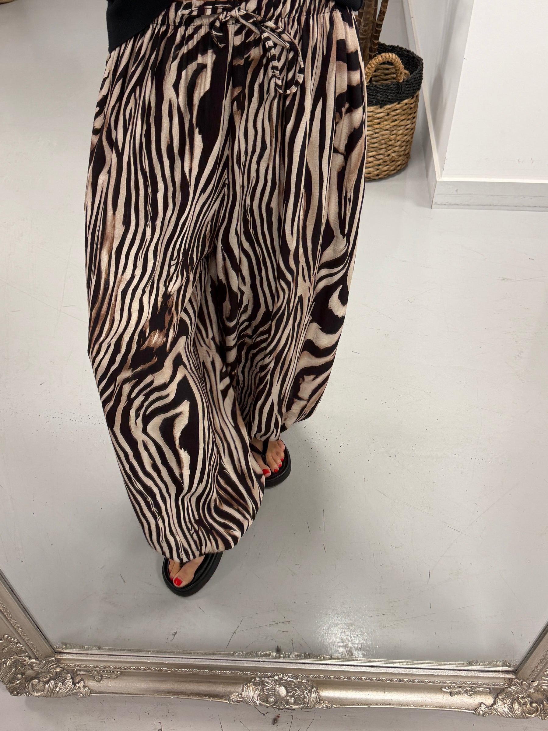 The Zebra Balloon Trouser - Black