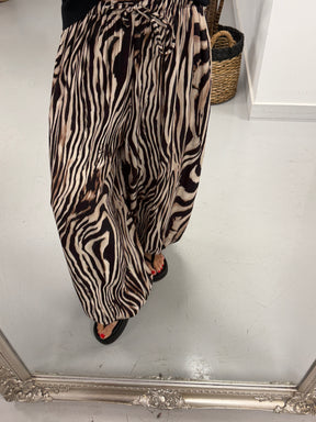 The Zebra Balloon Trouser - Black