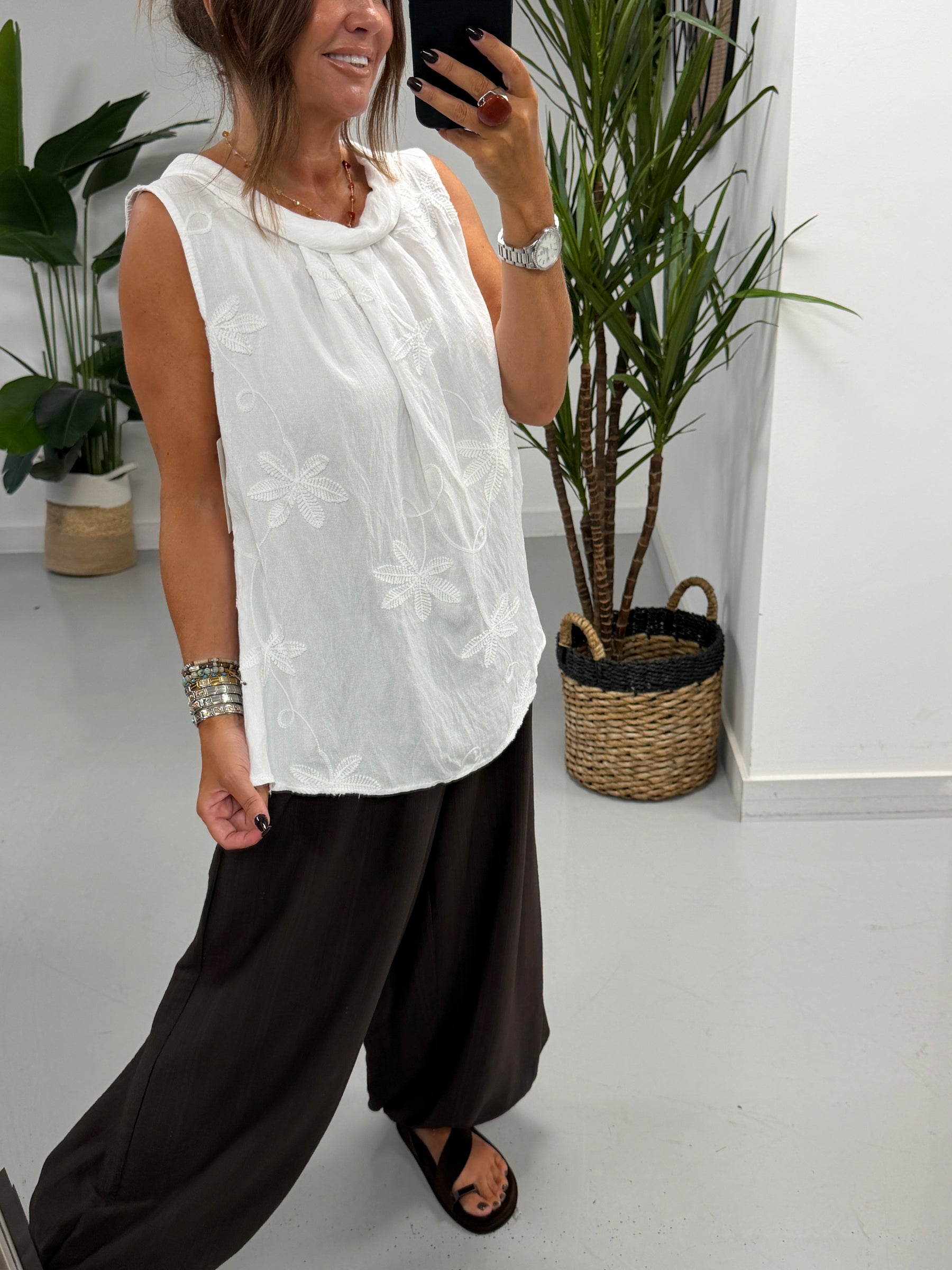 Reverse Collar Embroidered Tunic - White