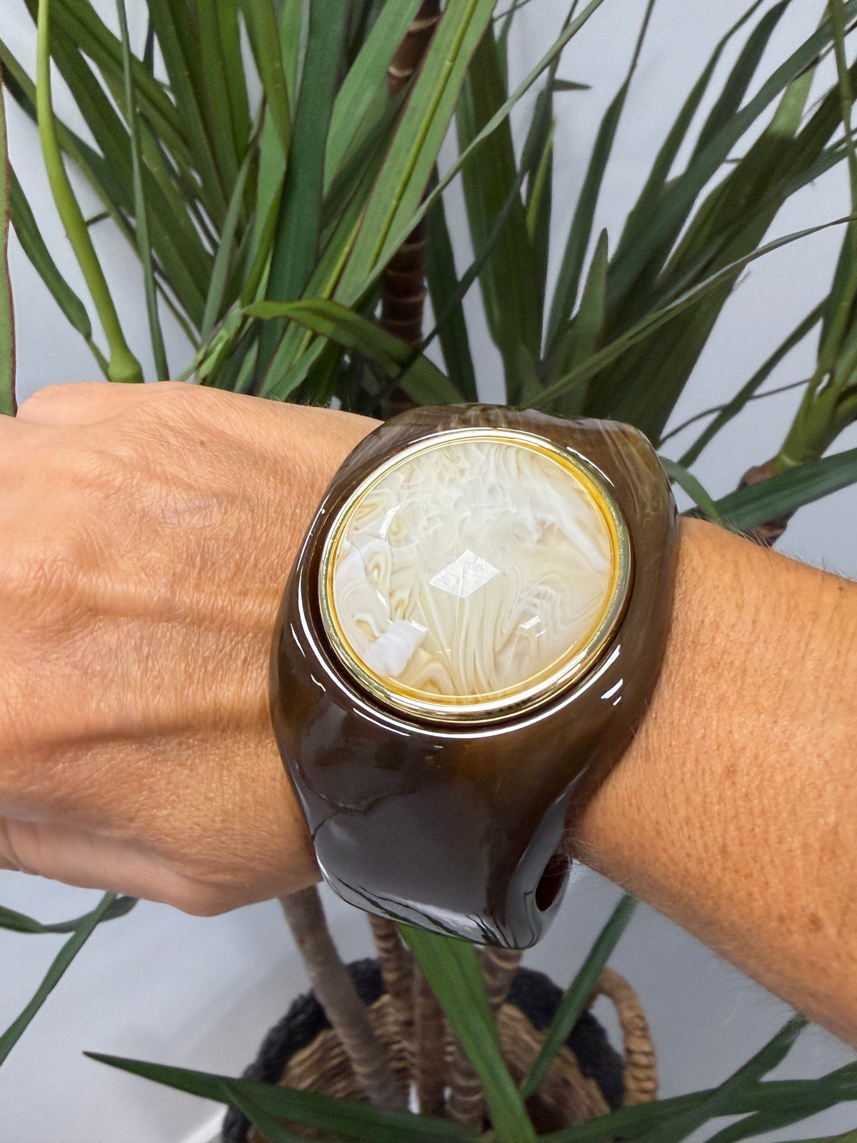 Thick Resin Chocolate Bangle (Round Cream Stone)