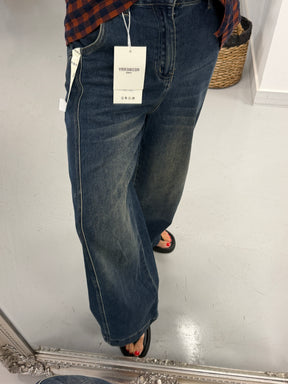 Redberry Distressed Wash Barrel Jean