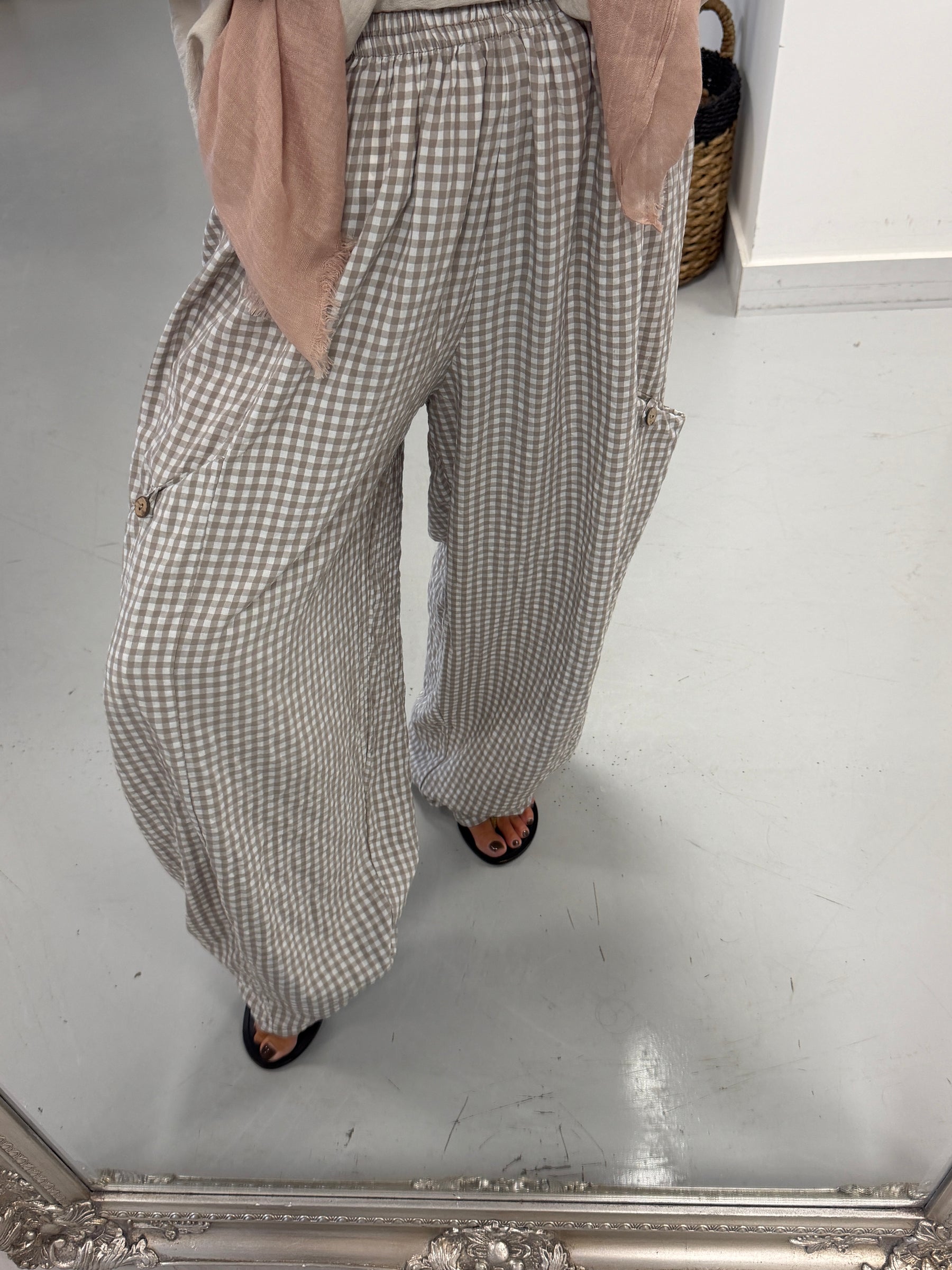 The Gingham Button Barrel Trousers - Mocha