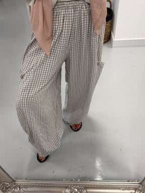 The Gingham Button Barrel Trousers - Mocha
