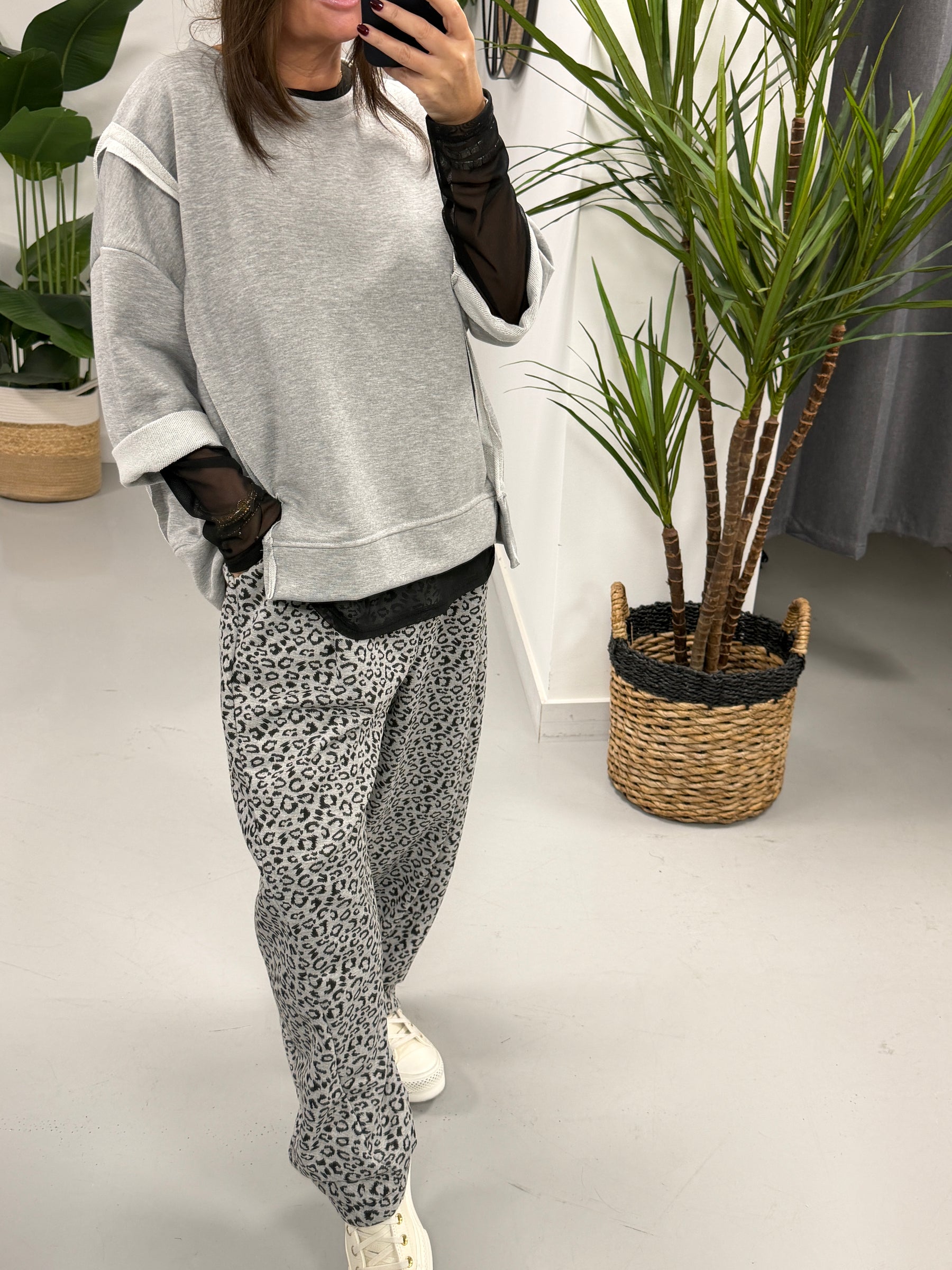 The Deluxe Weekend Crop Sleeve Sweat - Grey