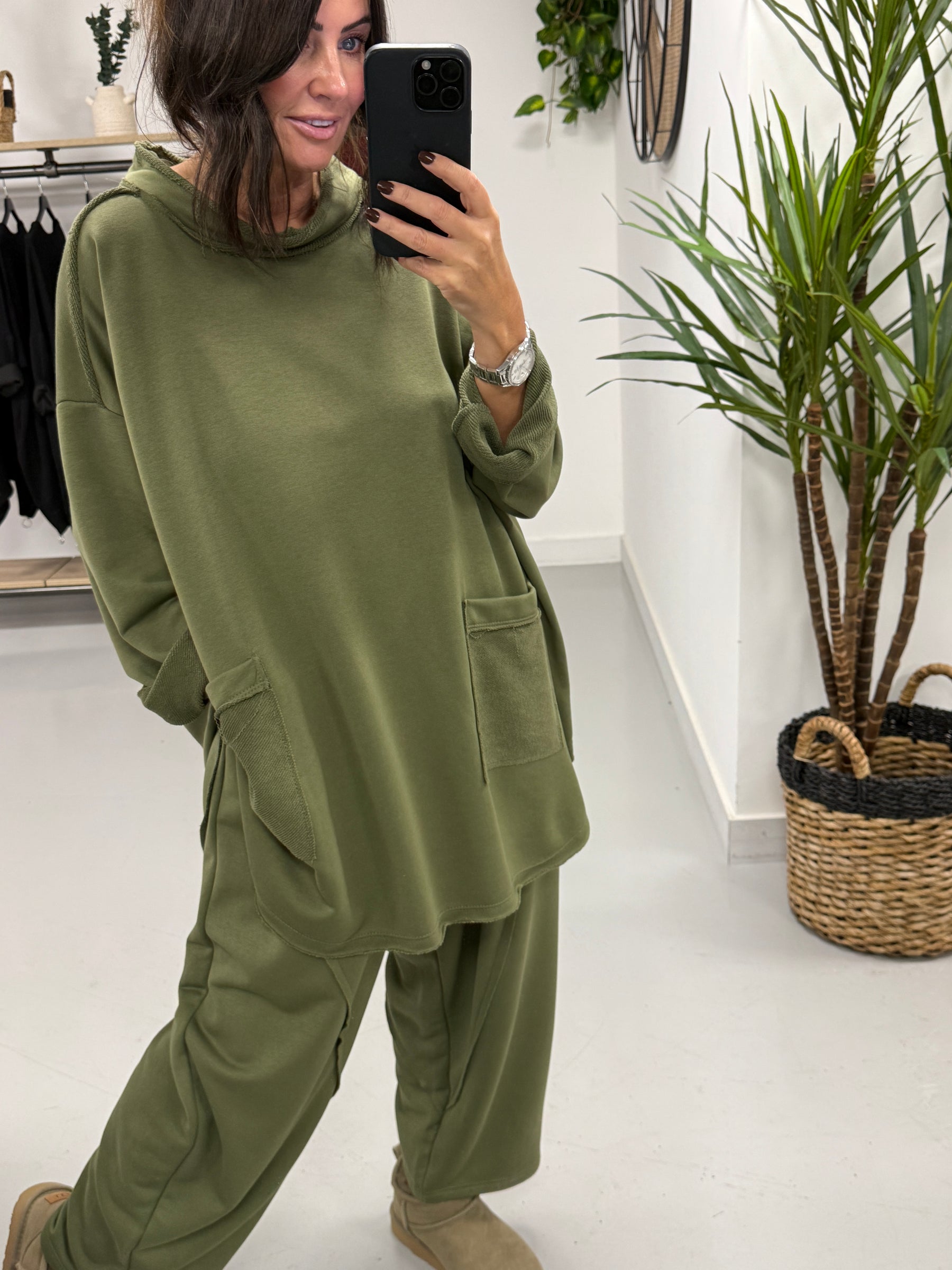 The Deluxe Weekend Collection  Jersey Joggers - Olive Green