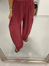 The Crinkle Button Barrel Trousers - Wine
