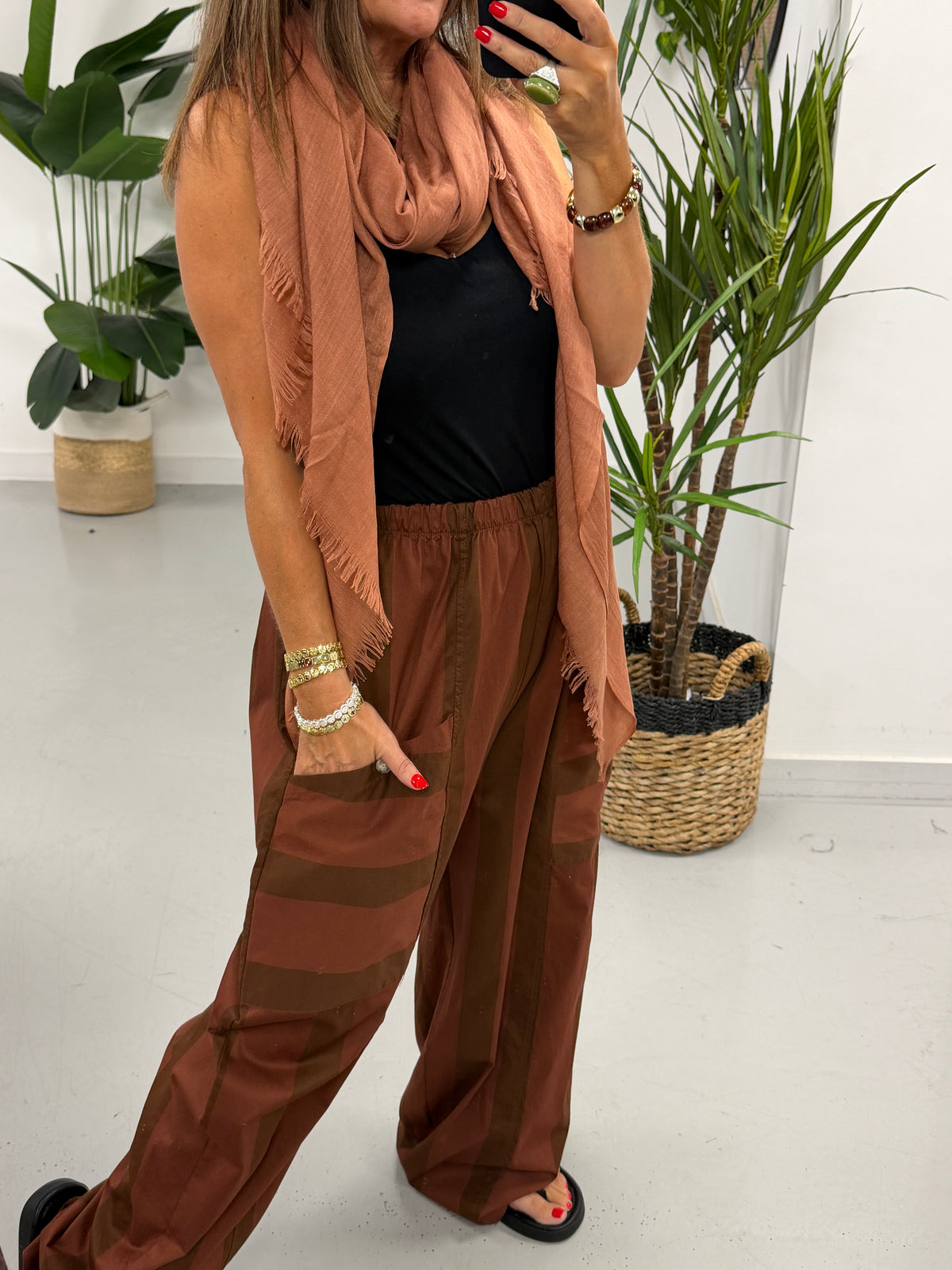 Bailey Wide Stripe Barrel Pants - Rust