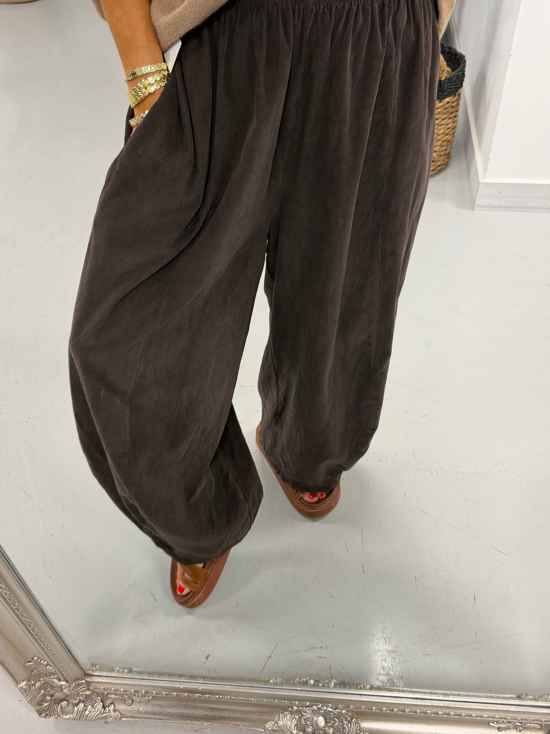 The Barrel Needlecord Joggers - Chocolate