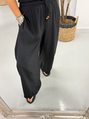 The Crinkle Barrel Trouser - Black