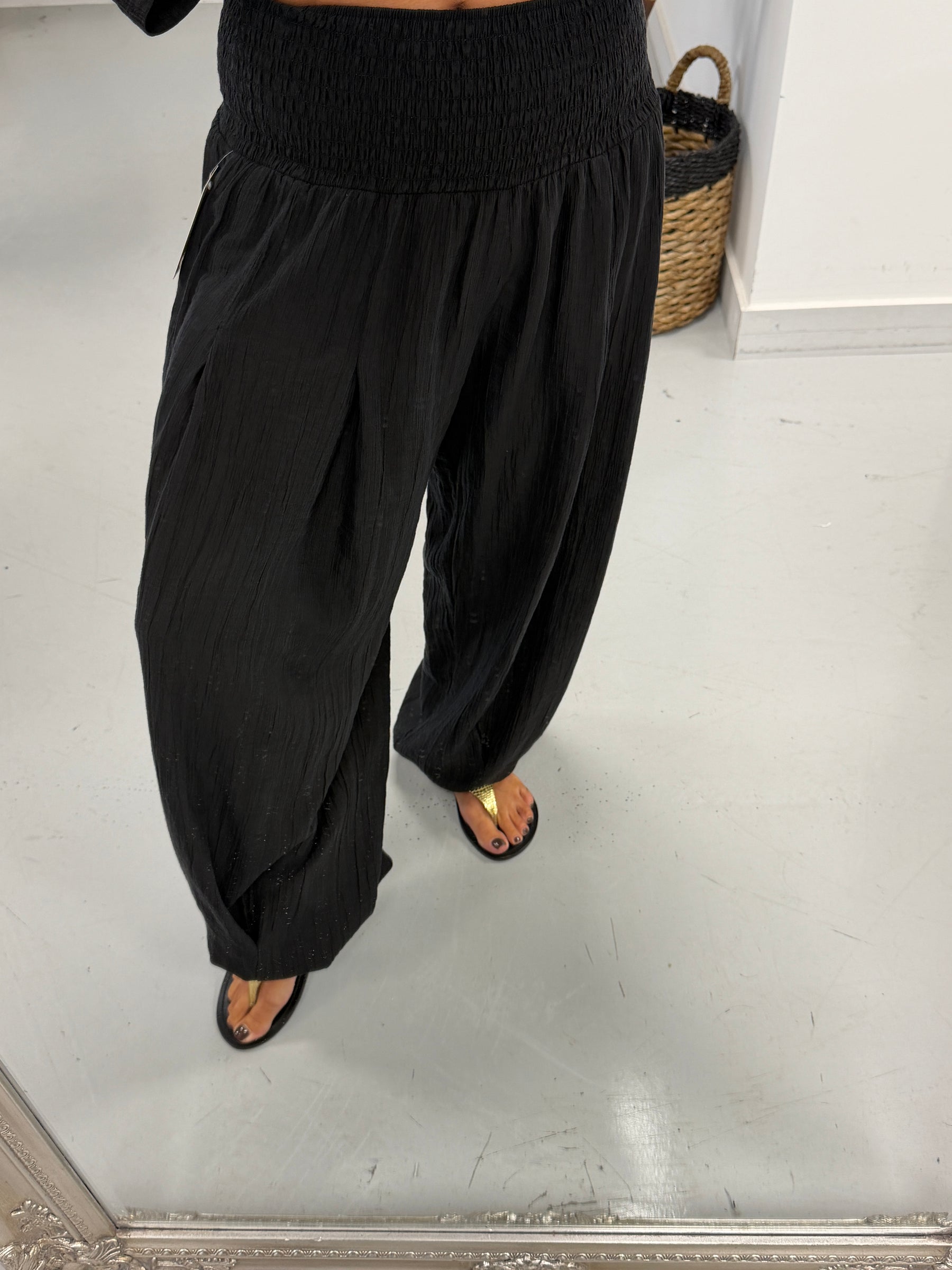 The Shirred TicToc Crinkle Balloon Trouser - Black