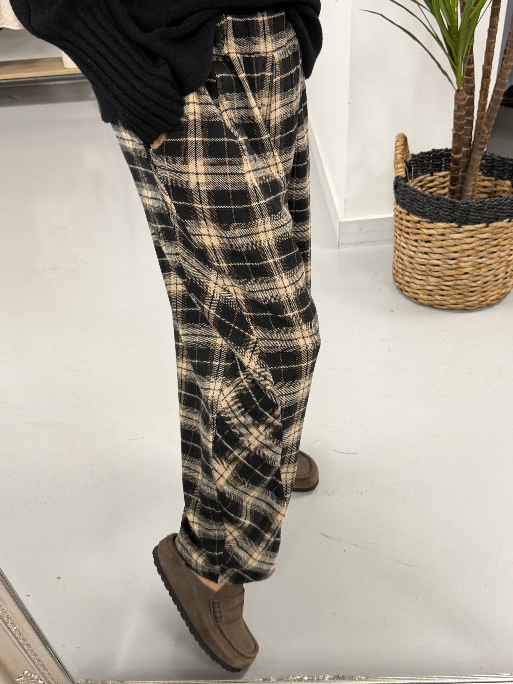 The Checked Hampton Seam Joggers - Black