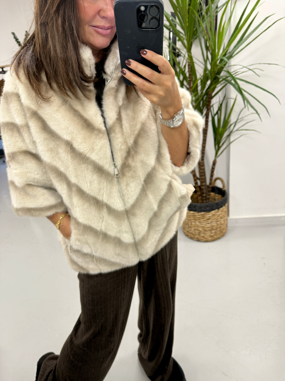 Crop Sleeve Fur Jacket - Cream/Taupe