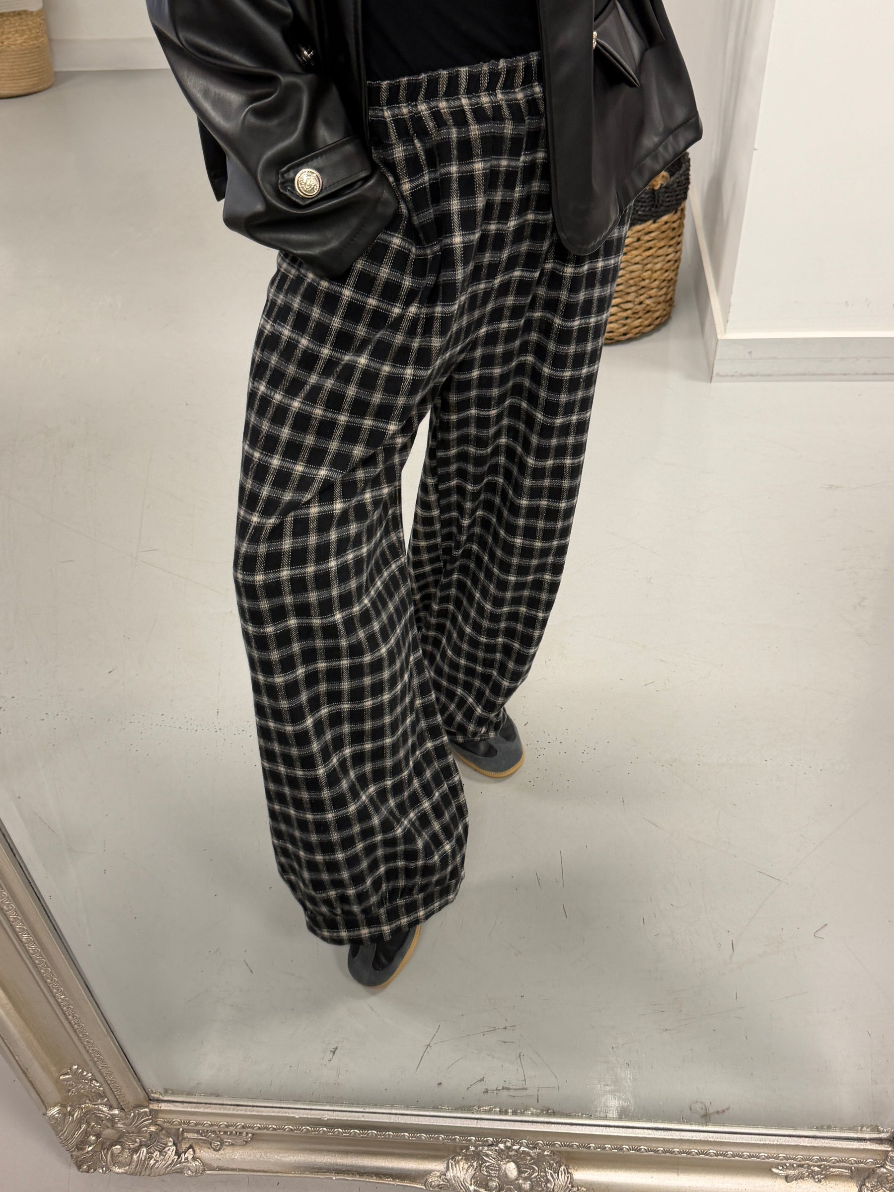 The Charlbury Check Joggers - Black