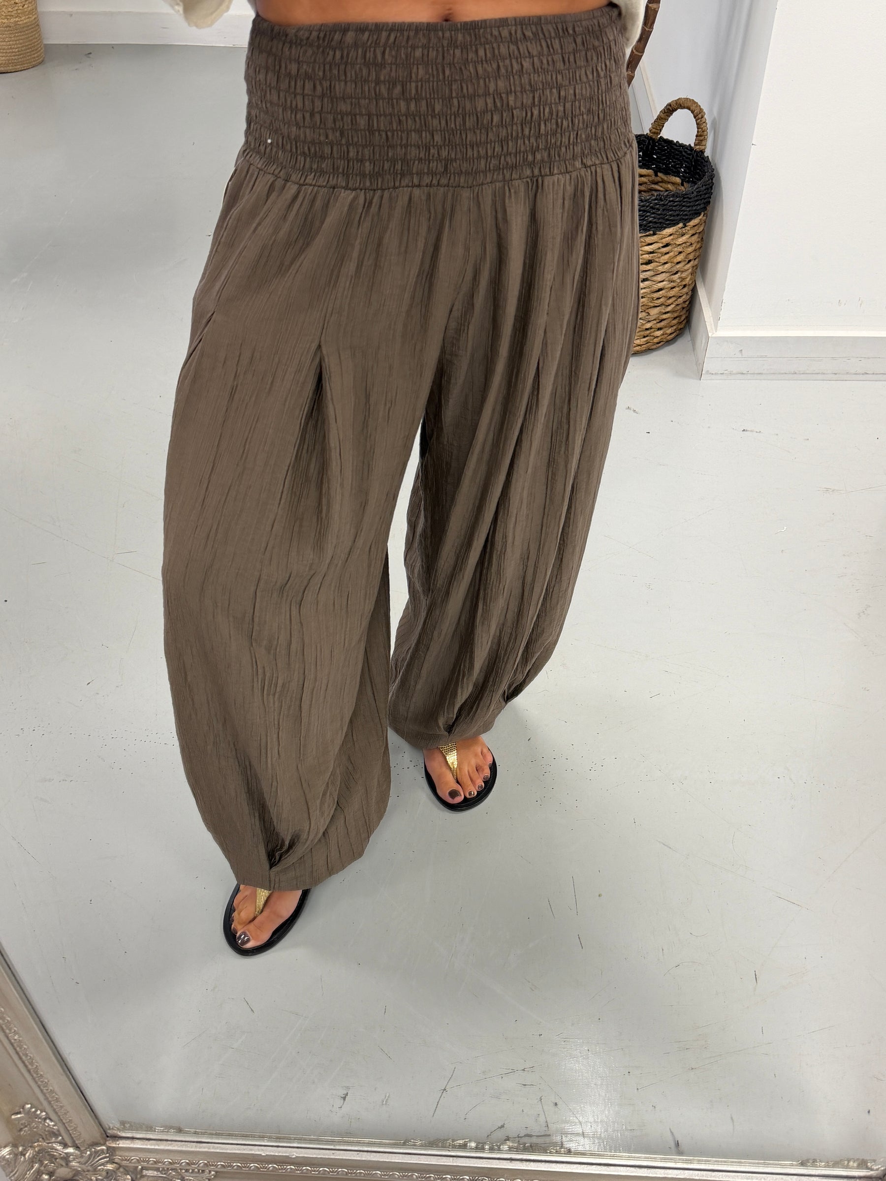 The Shirred TicToc Crinkle Balloon Trouser - Chocolate