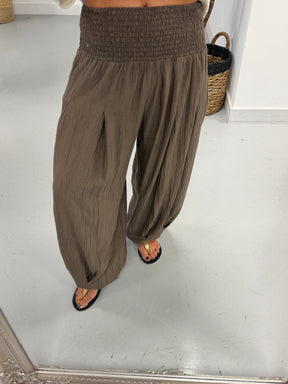The Shirred TicToc Crinkle Balloon Trouser - Chocolate