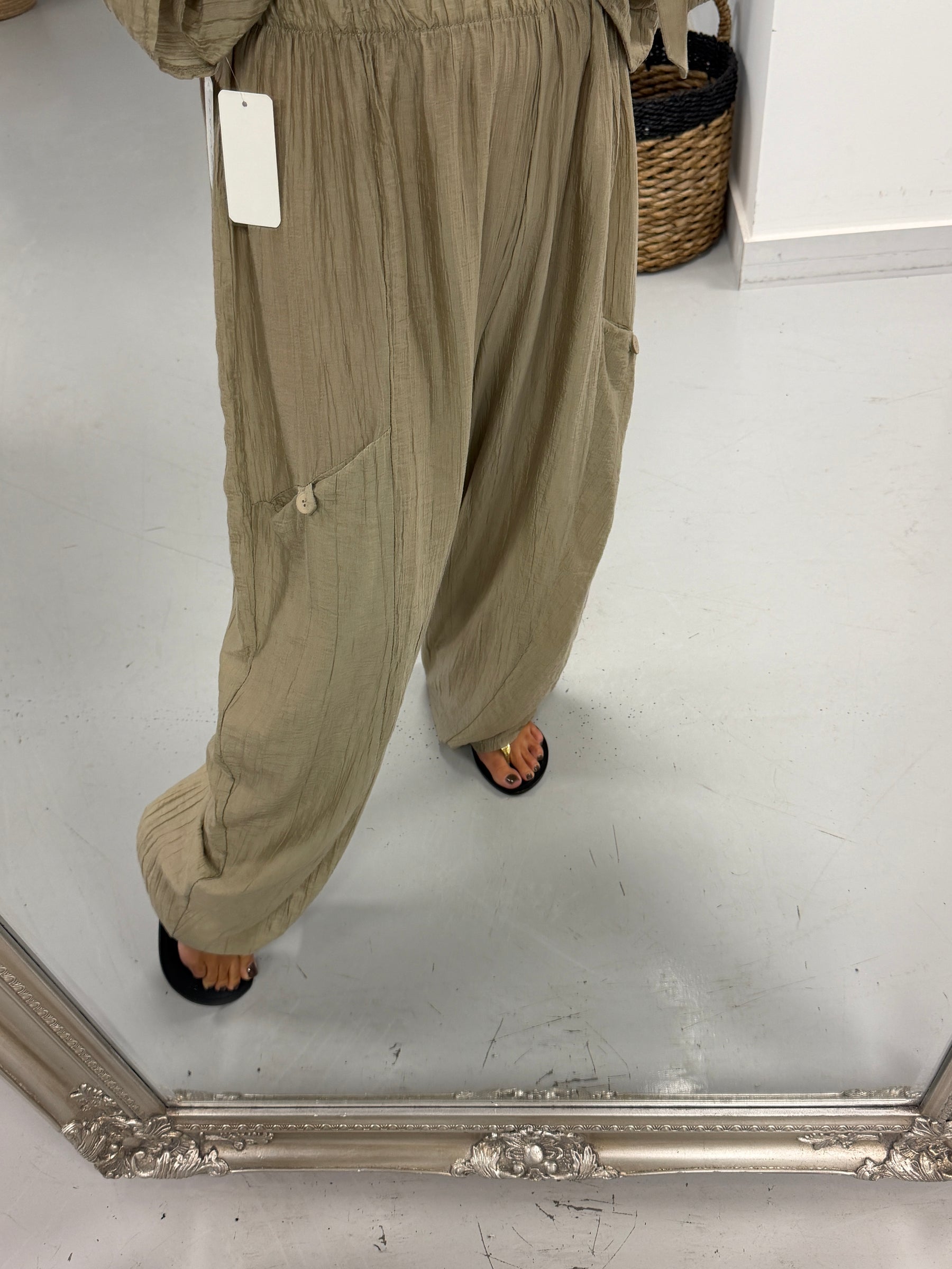 The Crinkle Button Barrel Trousers - Sand