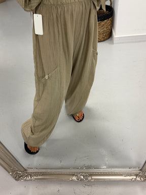 The Crinkle Button Barrel Trousers - Sand