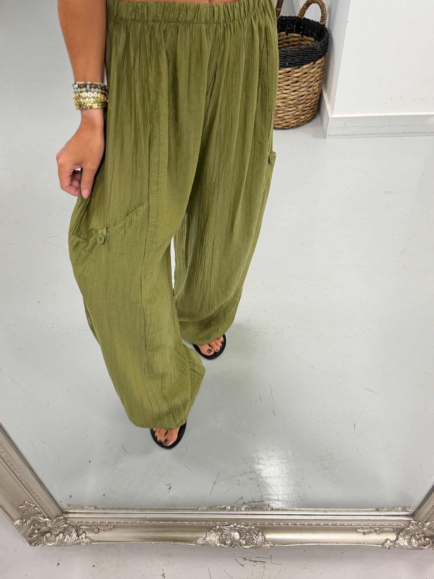 The Crinkle Button Barrel Trousers - Khaki