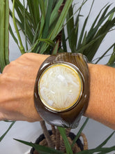 Thick Resin Dark Cream Bangle Cream/Round Chocolate Stone