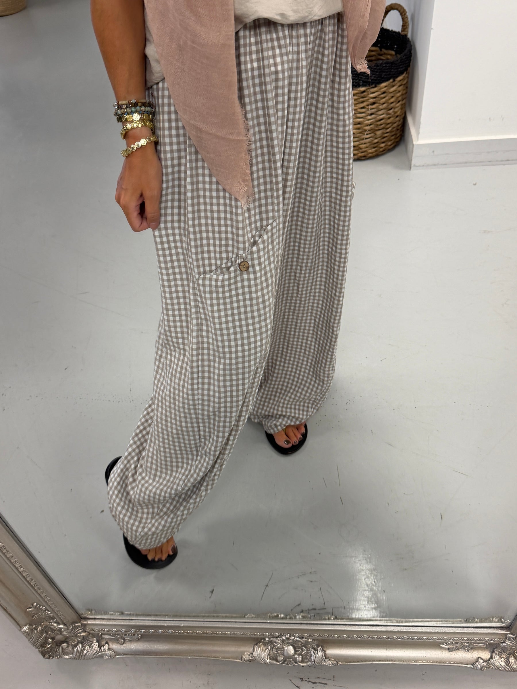 The Gingham Button Barrel Trousers - Mocha