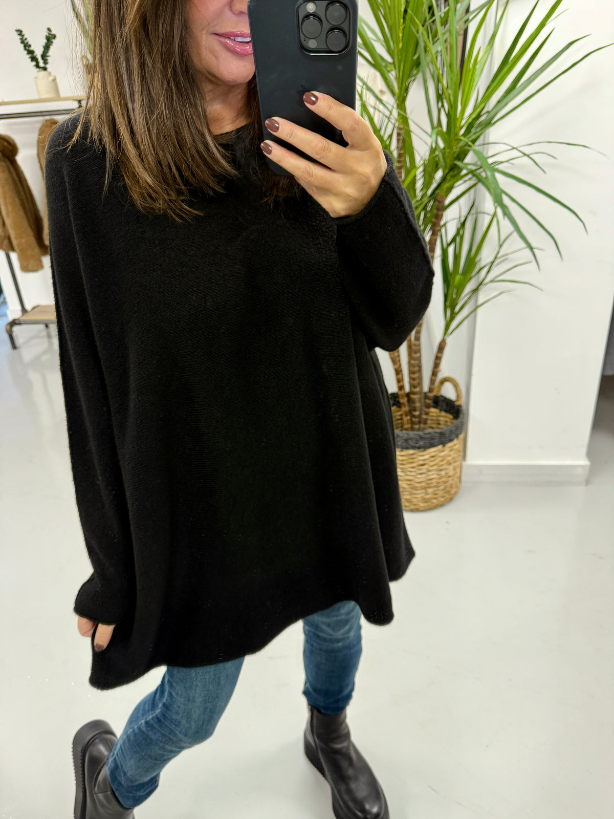 The Chelsea Round Neck Knit - Black